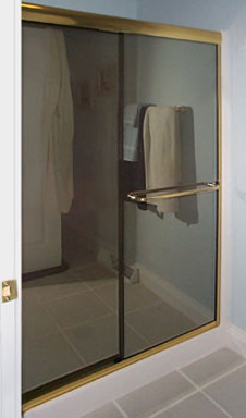 Bikini Shower with Thru-the-Glass Towel Bar in Reflective Glass